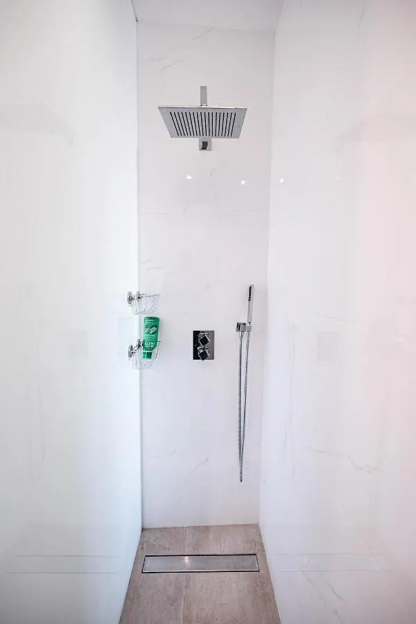 Shiny Mik Super Family Apartment Malaga
