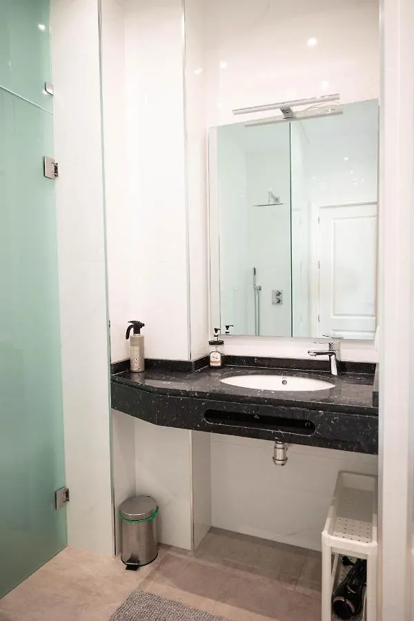 Shiny Mik Super Family Apartment Malaga