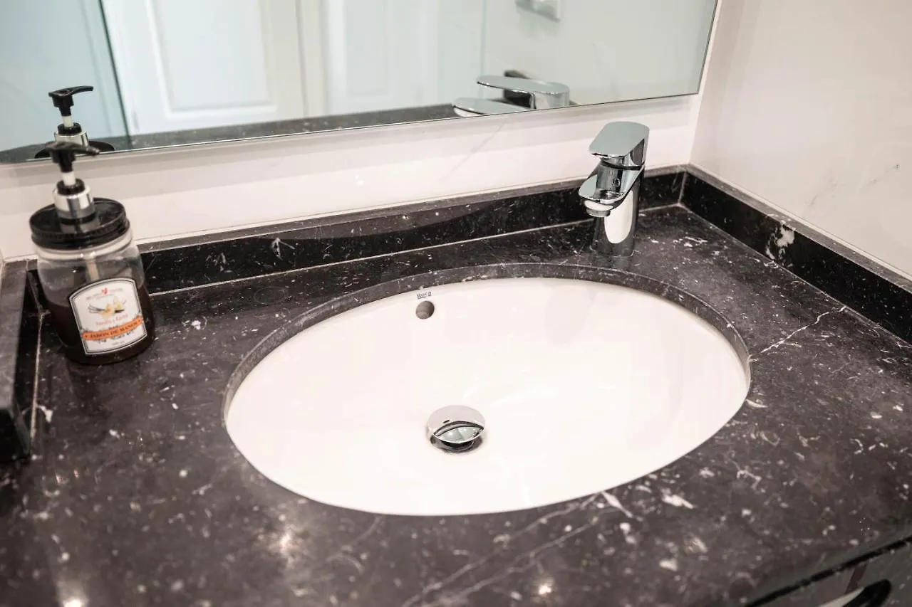 Shiny Mik Super Family Apartment Malaga
