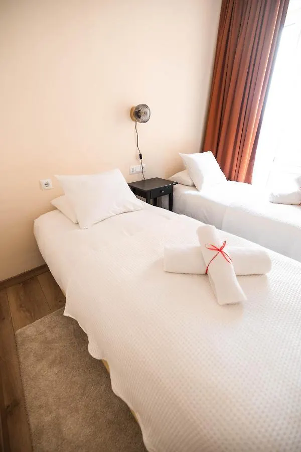 Shiny Mik Super Family Apartment Malaga