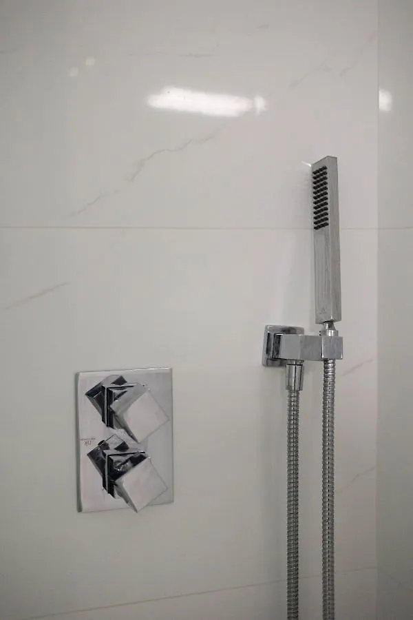 Shiny Mik Super Family Apartment Malaga